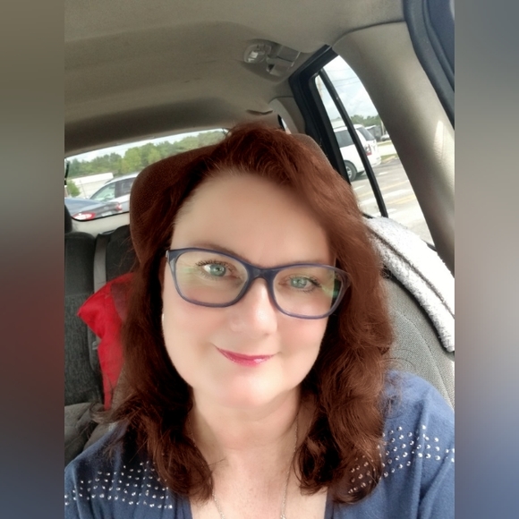 Meet your Posher, Tammy - Picture 2 of 2